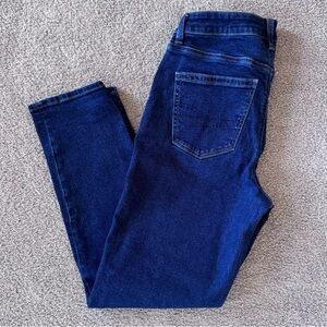 AMERICAN EAGLE • Women’s Dark Wash Stretch “Mom Jean” Size- 6